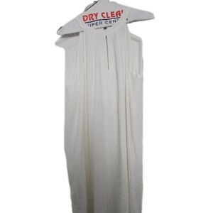 BCBGMAXAZRIA White Sleeveless Dress – Keyhole Neckline